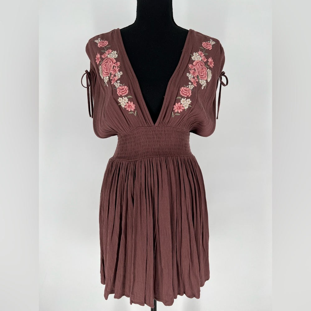 FOREVER 21 CHOCOLATE BROWN DEEP V EMBROIDERED PEASANT STYLE  MINI DRESS SLIPS ON